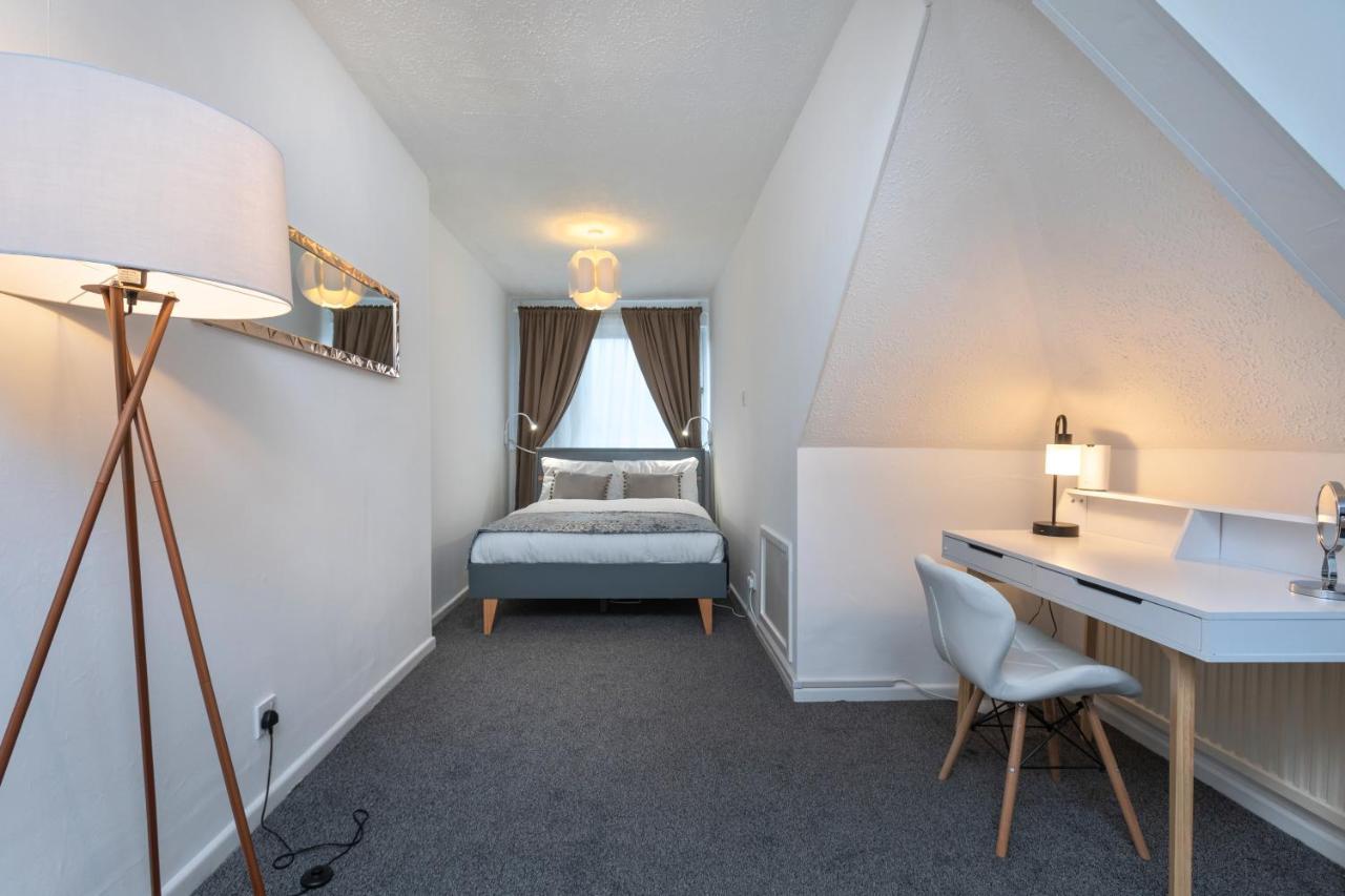 Spacious Apartment With Free Parking Weymouth Exterior photo